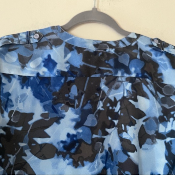 Calvin Klein Blue & Black Abstract Floral Button Down Women’s size medium - Picture 6 of 16
